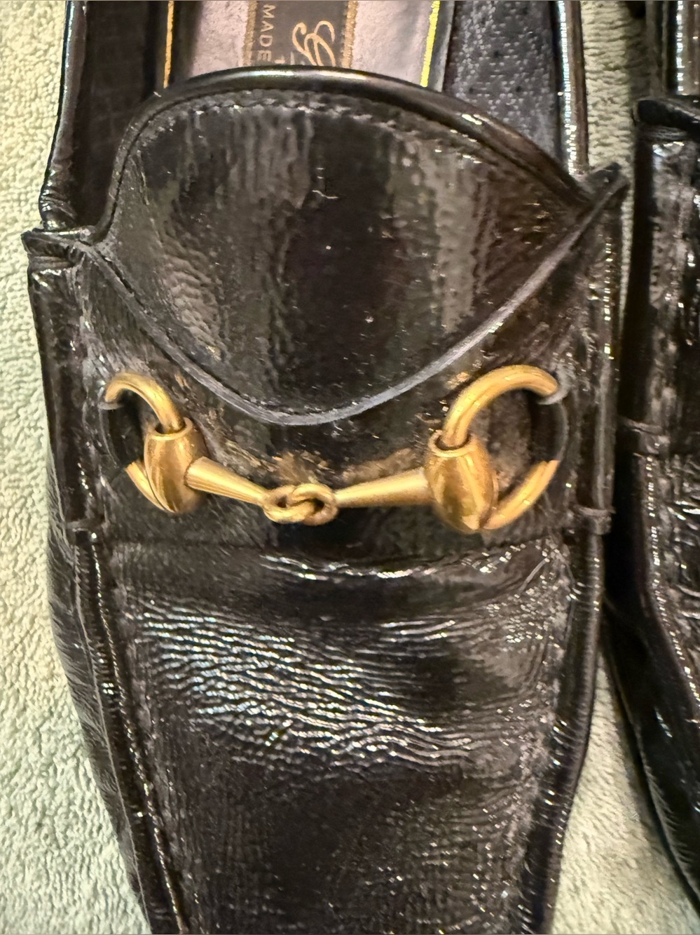 Gucci Black Leather Men’s Horsebit Loafers with Gold Hardware - Picture 5 of 13